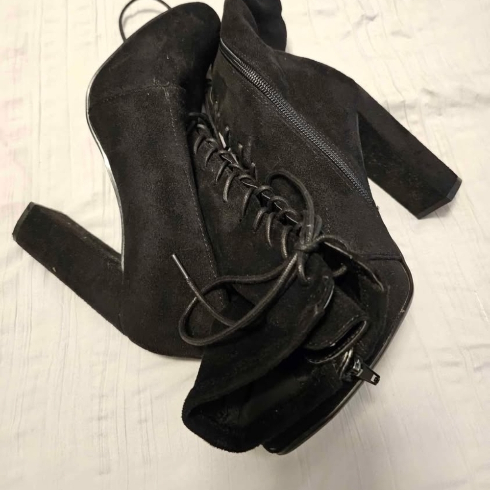Steve Madden Boots Size 8 Black Lace-Up Ankle - Picture 3 of 5